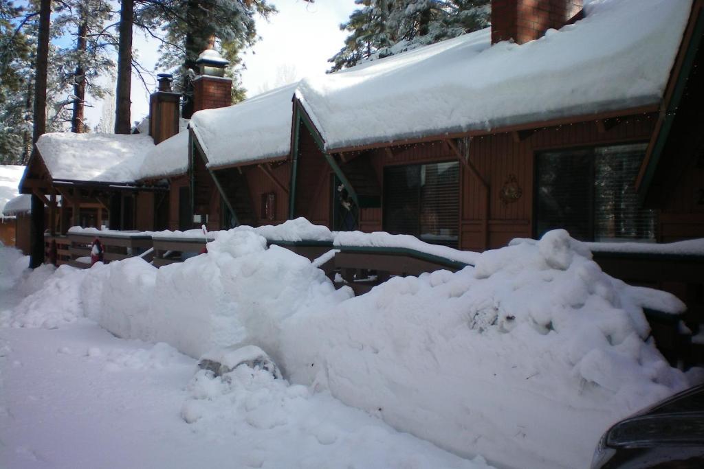 Majestic Moose Lodge - Coptic Village Velké Medvědí jezero Exteriér fotografie